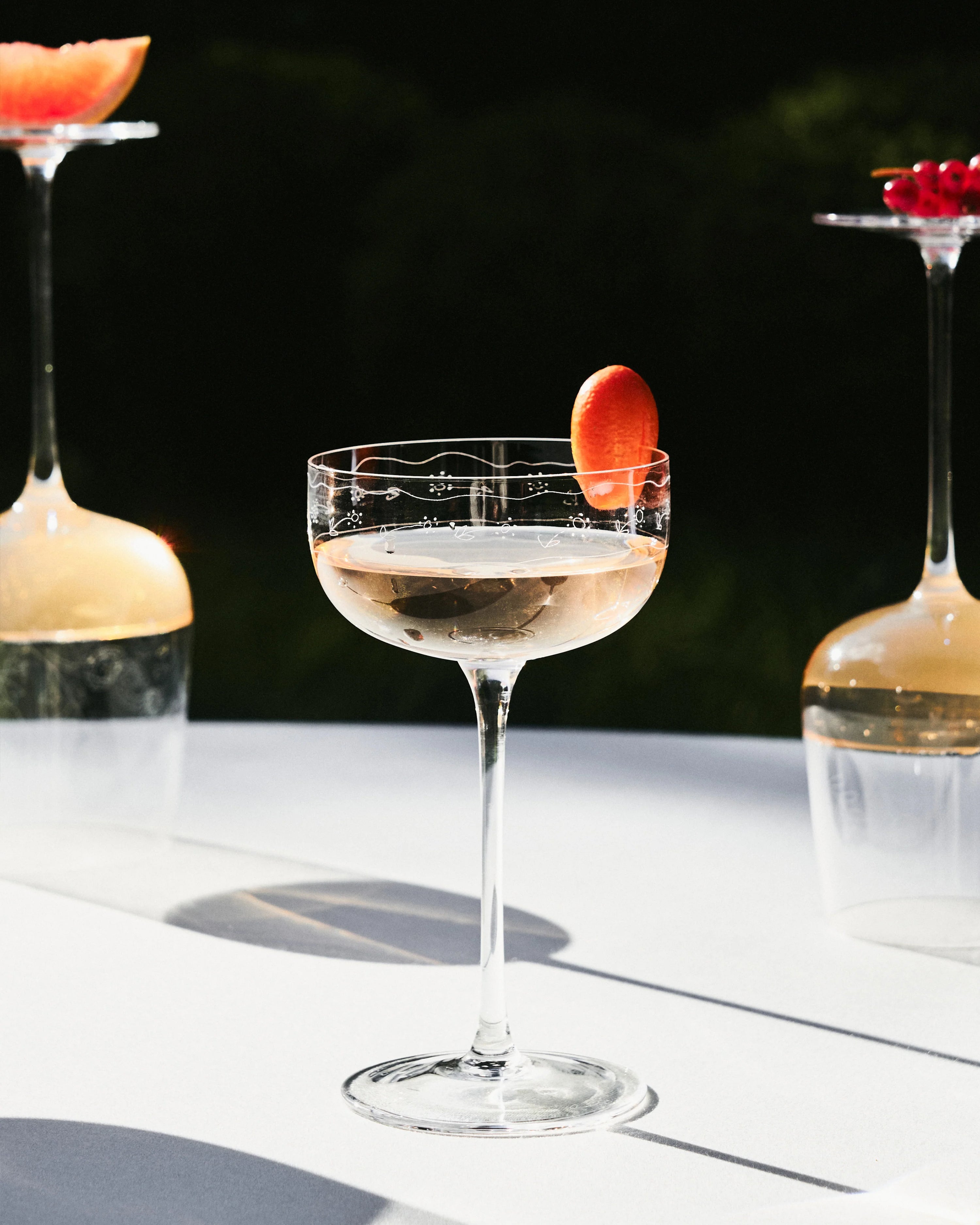 Champagne coupe anemone vaniglia Midnight Flowers