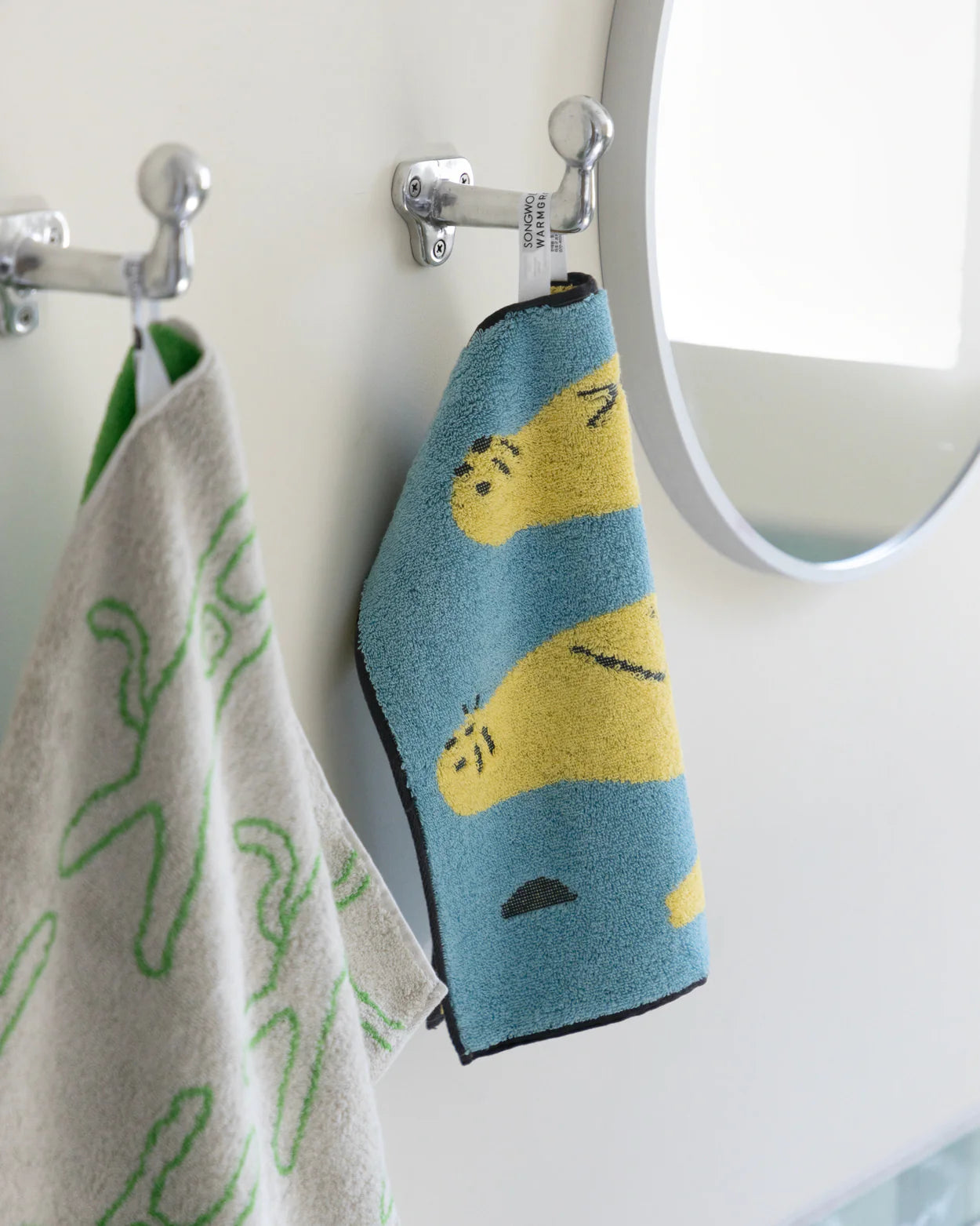 SEAL FRIENDS HAND TOWEL - BLUE -Warmgrey Tail