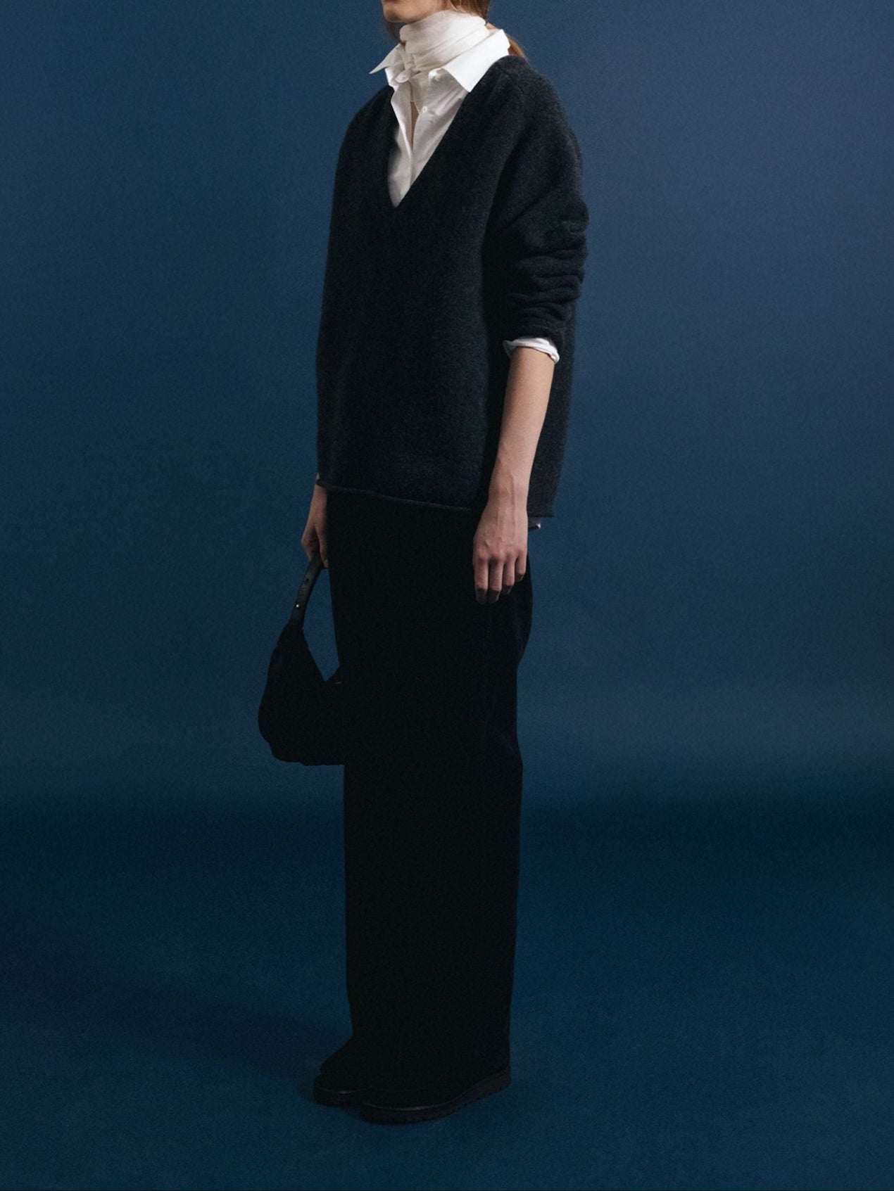 CERIN DEEP V-NECK PULLOVER (Charcoal)