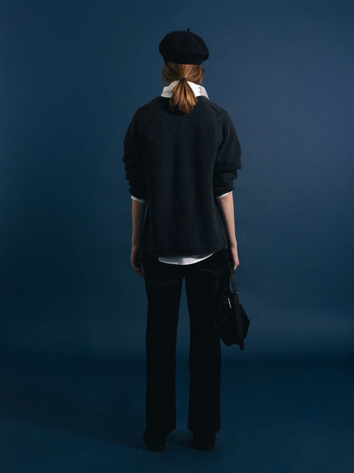 CERIN DEEP V-NECK PULLOVER (Charcoal)