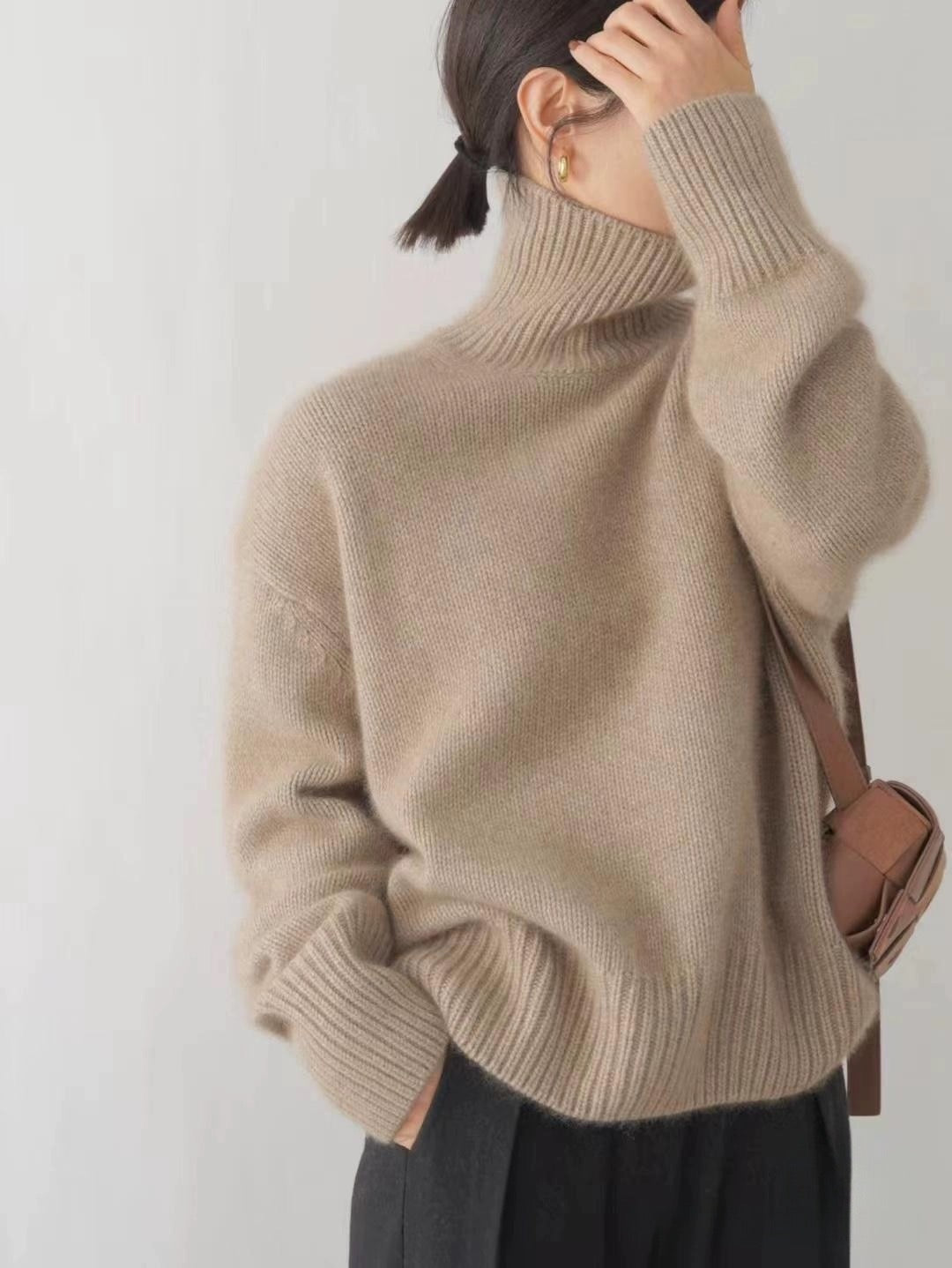 Figure Lecture | Cashmere turtle neck