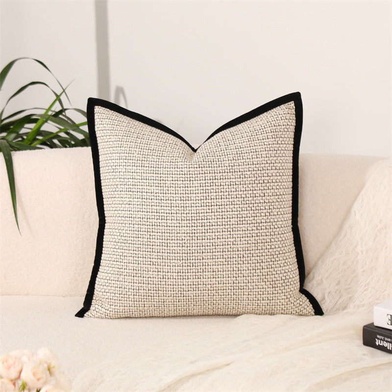 Figure lecture | Pillow | Off-white/Black