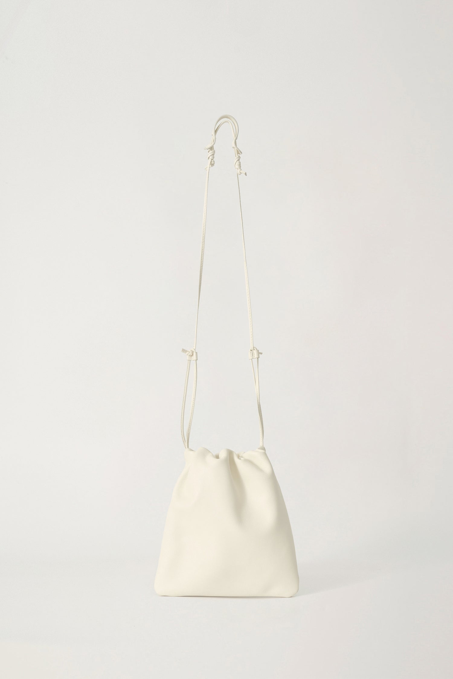 Fatu shoulder bag (Cloud white)