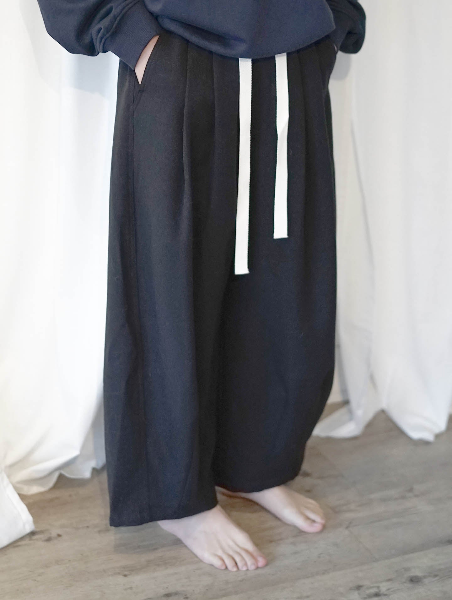 Figure Lecture | Elastic-Waist Trousers - Black