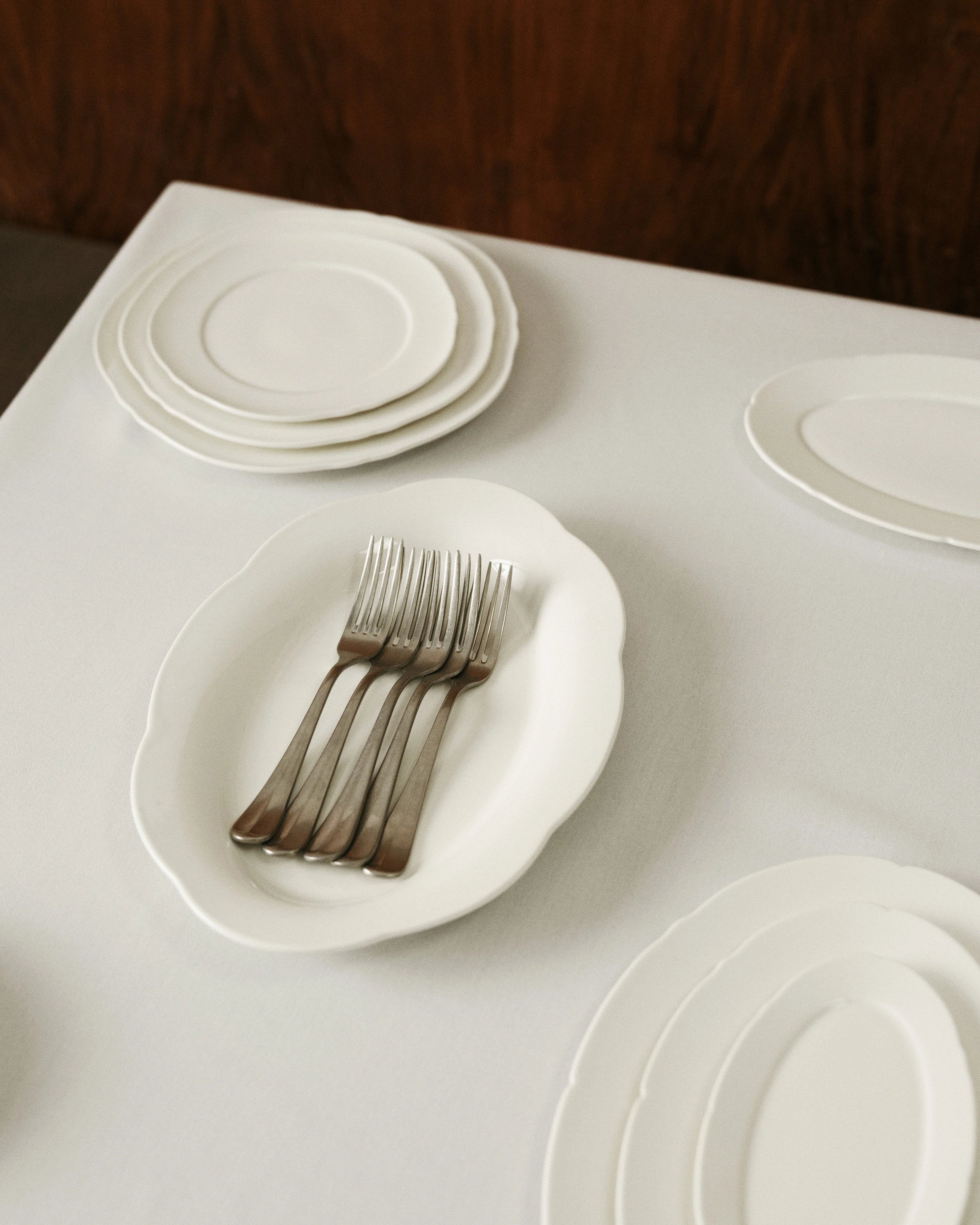 High Oval Plate M White Silhouette
