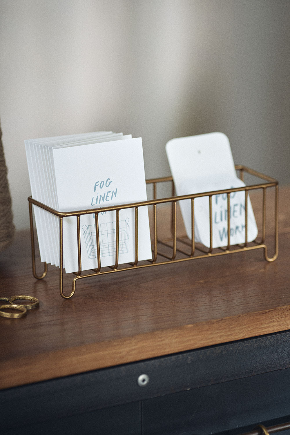 BRASS WIRE SLENDER BASKET