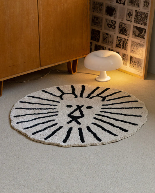 Lion Rug - BLACK LINE ON IVORY - Warmgrey Tail