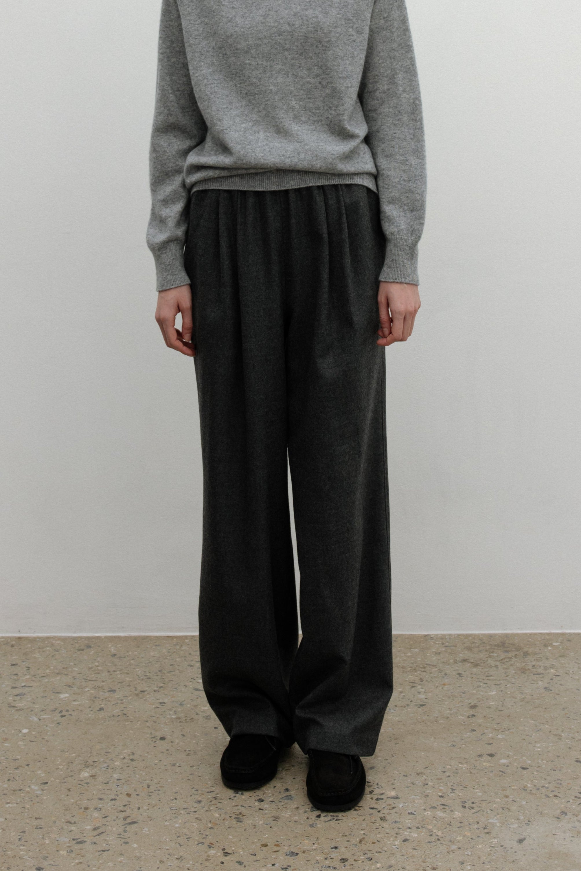 WOOL TUCKED BANDING TROUSERS