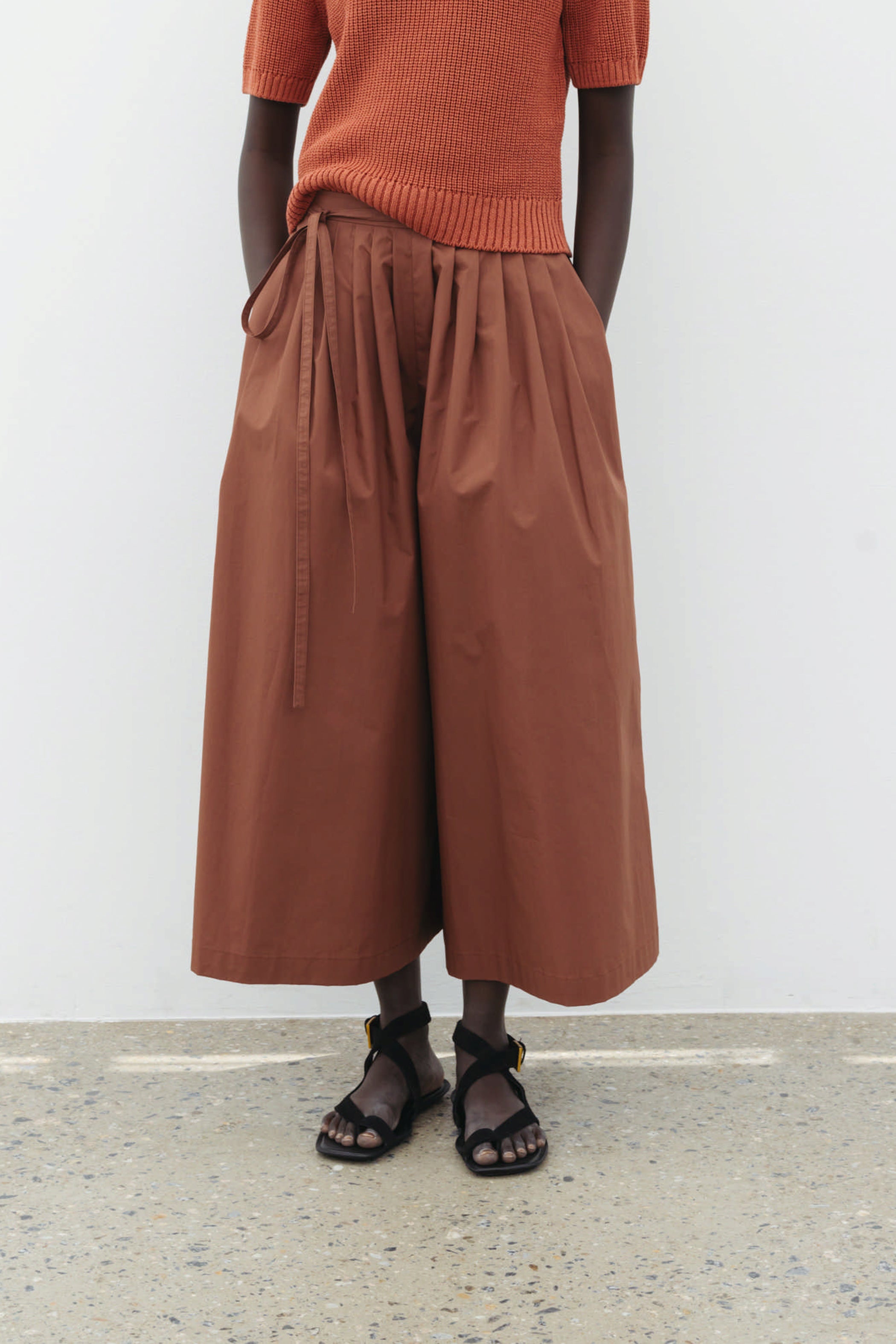 COTTON WIDE TUCKED PANTS