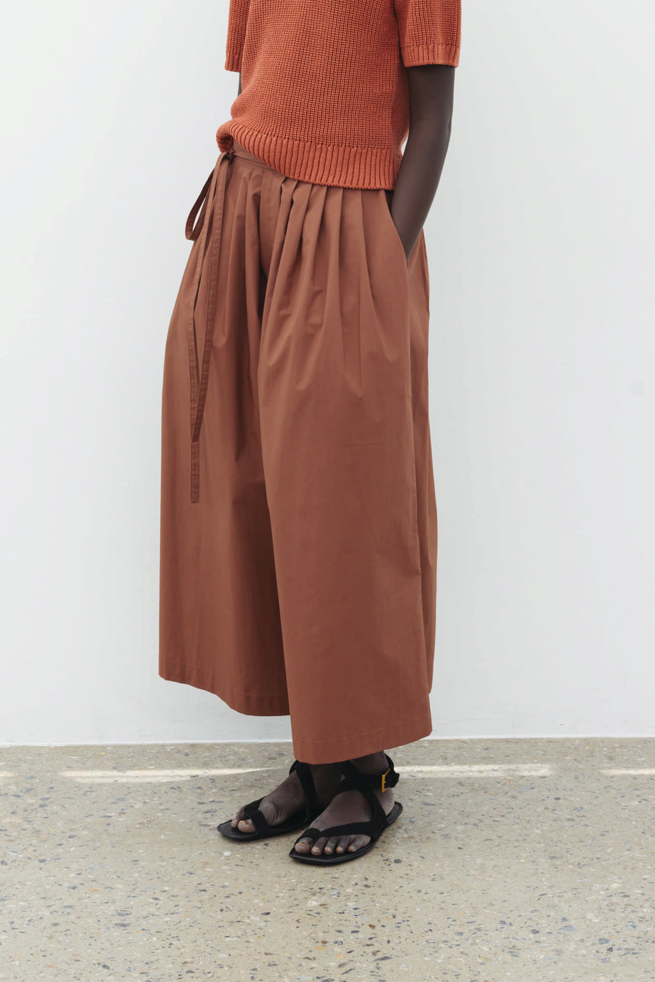 COTTON WIDE TUCKED PANTS