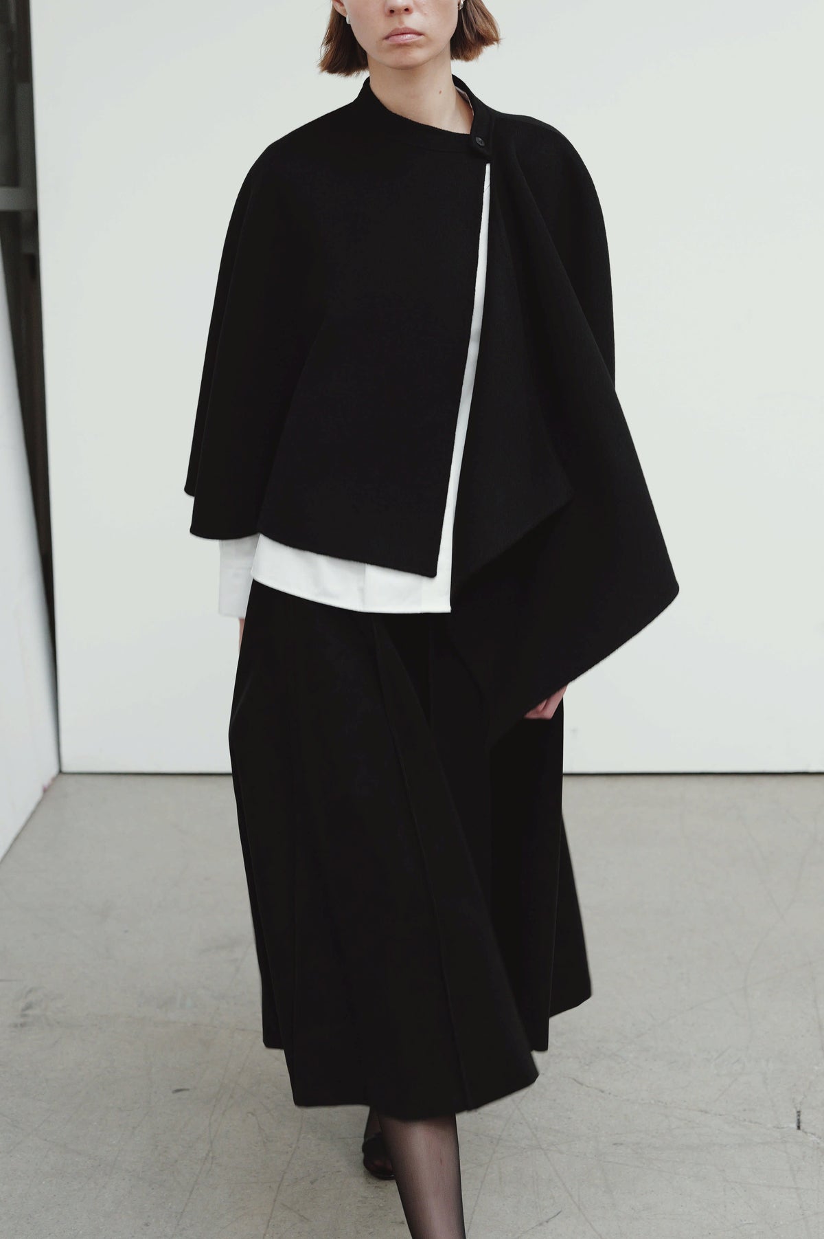 BAND COLLAR CAPE