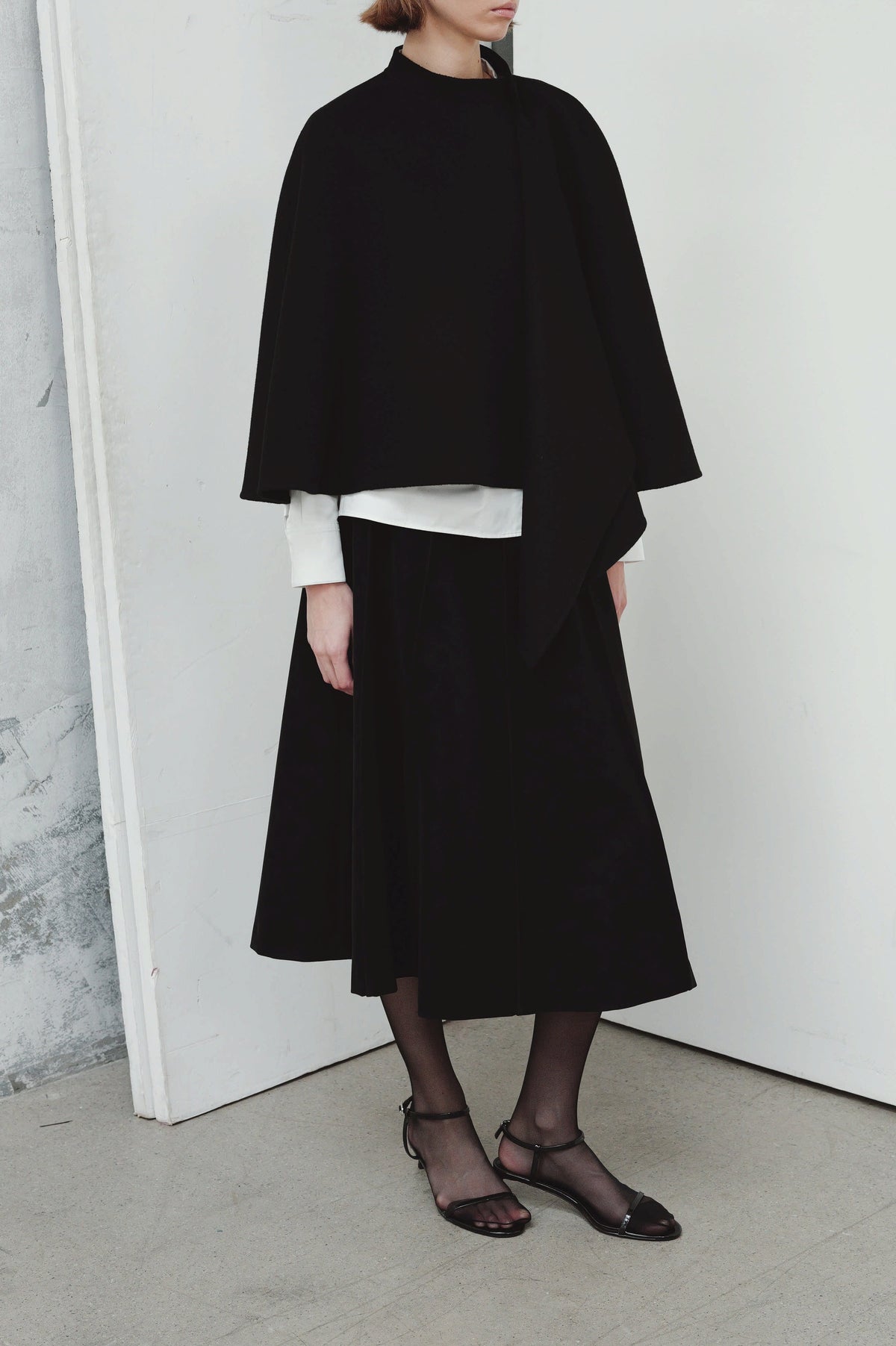 BAND COLLAR CAPE