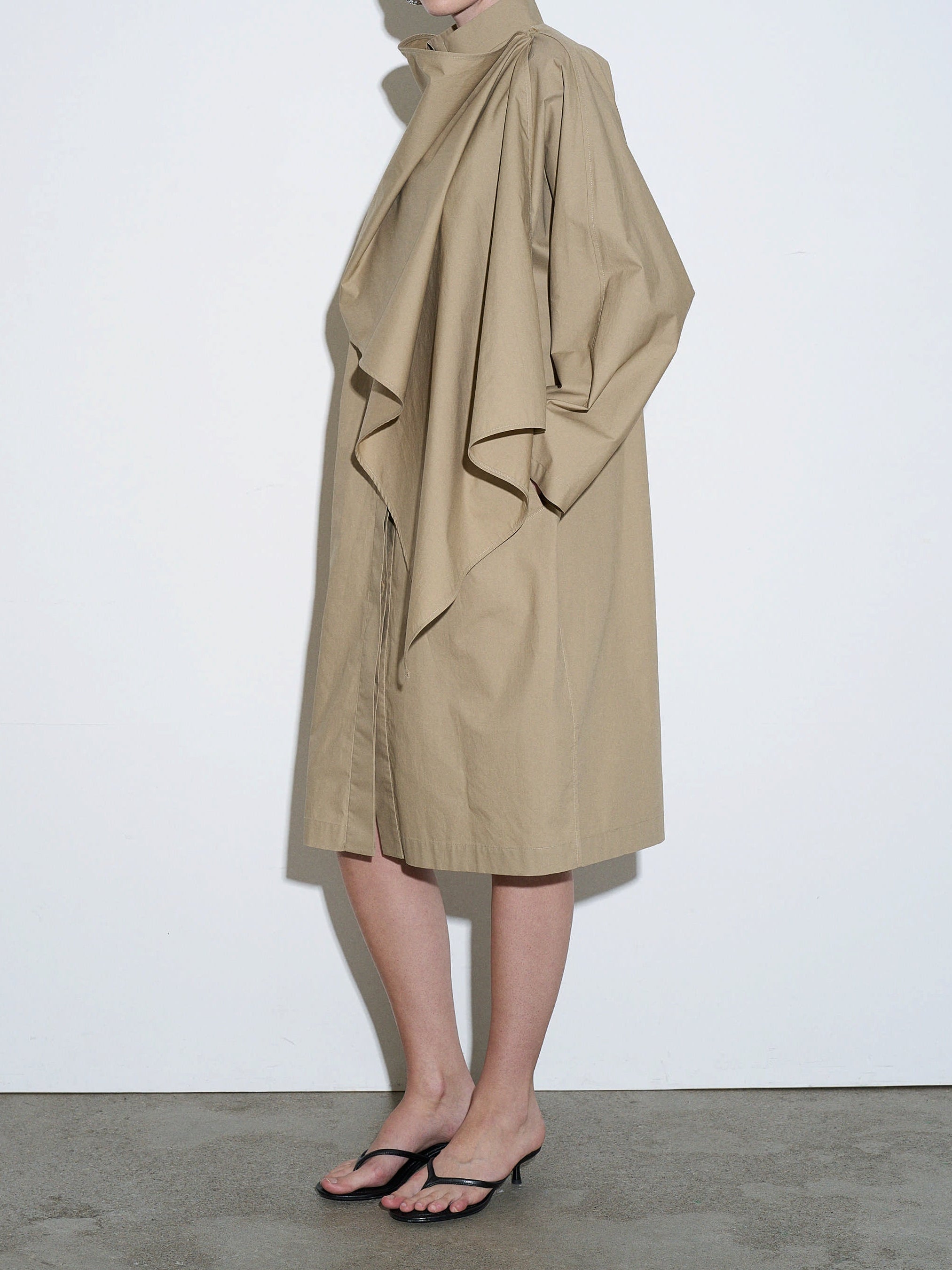 CAPED COAT - Beige