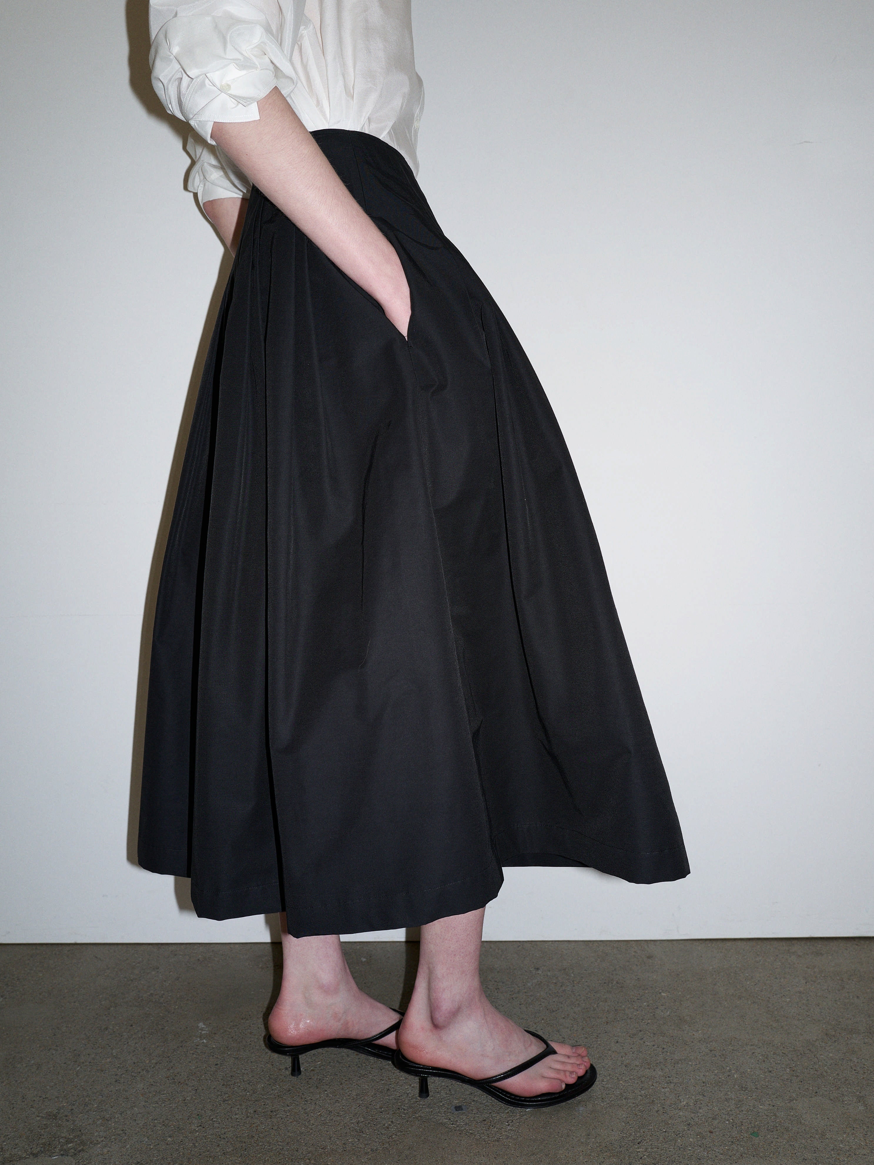 PLEATED MAXI SKIRT