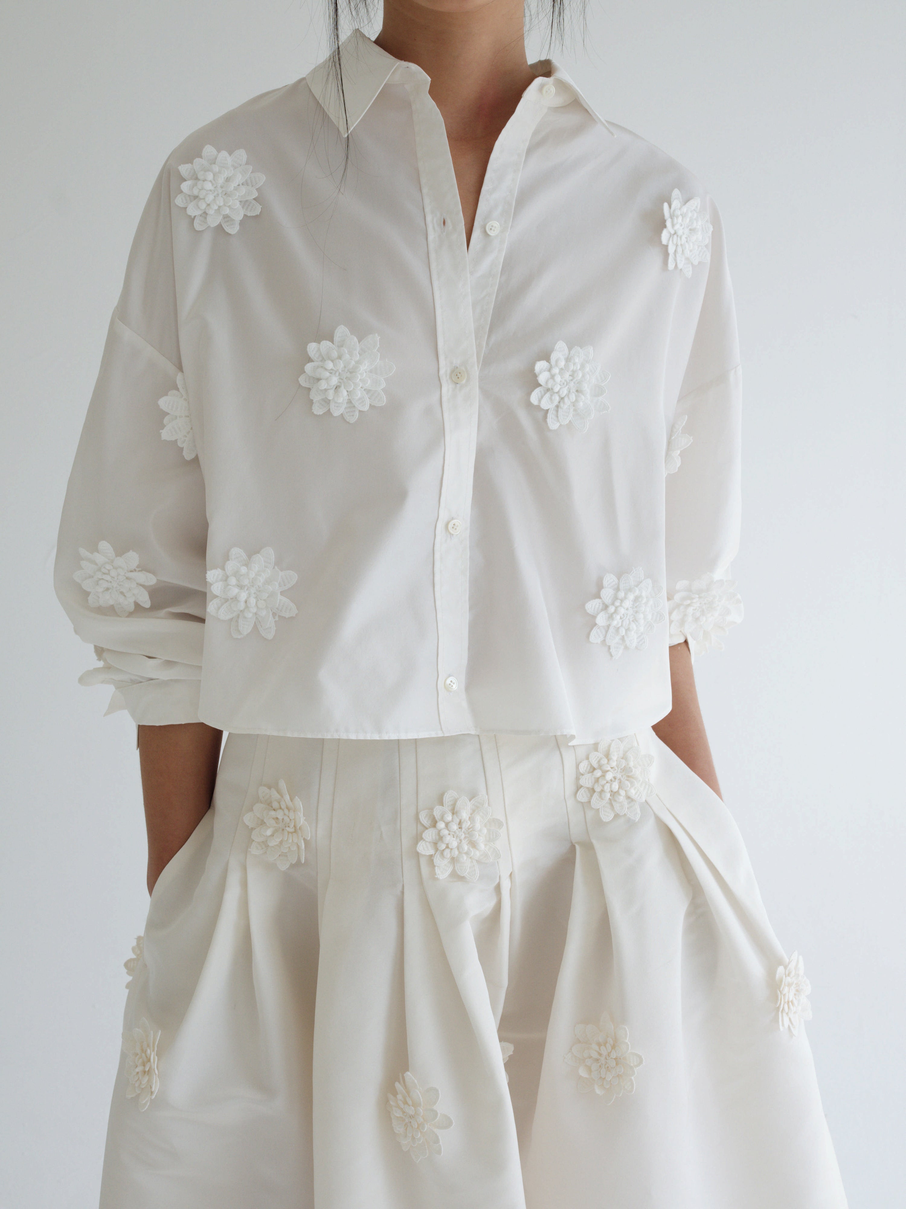 Embriodery - OVERFIT CROP SHIRT white