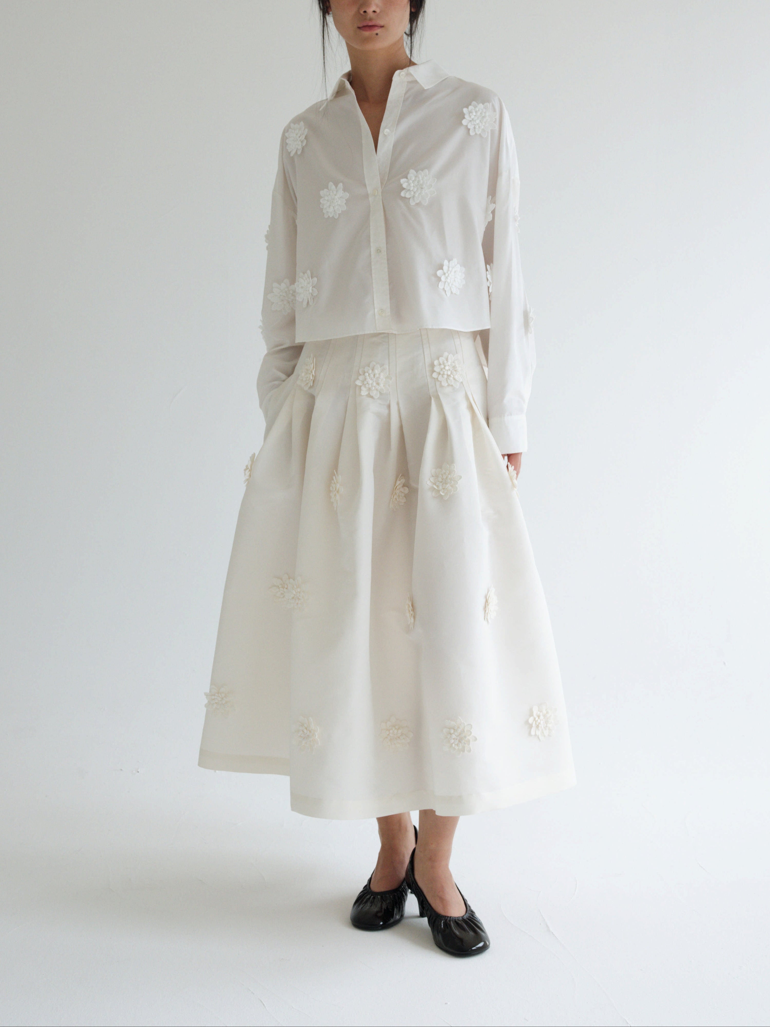 Embroidery Floral PLEATED MAXI SKIRT - white