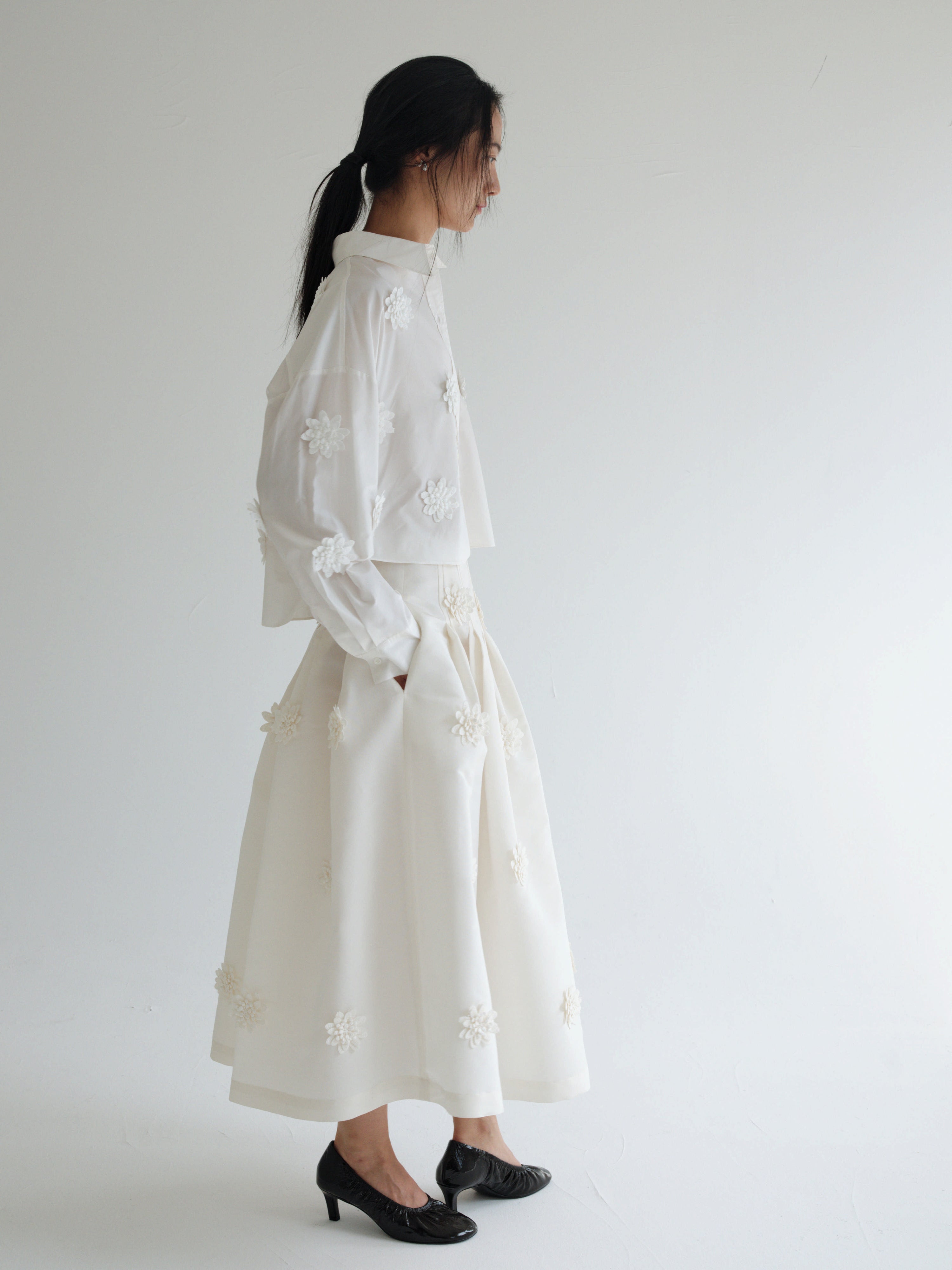 Embroidery Floral PLEATED MAXI SKIRT - white