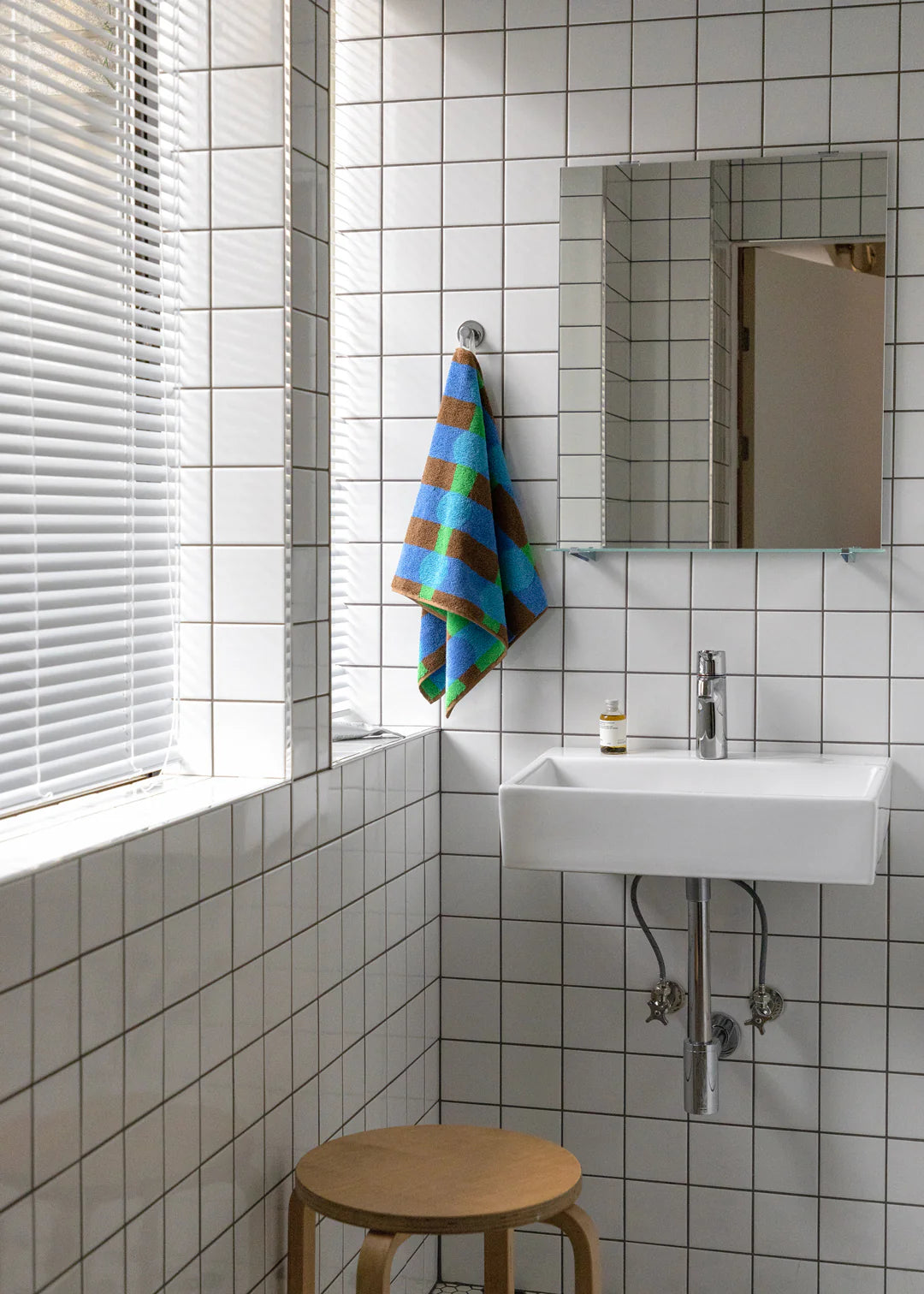 DOT CHECK FACE TOWEL - BLUE ON BRICK