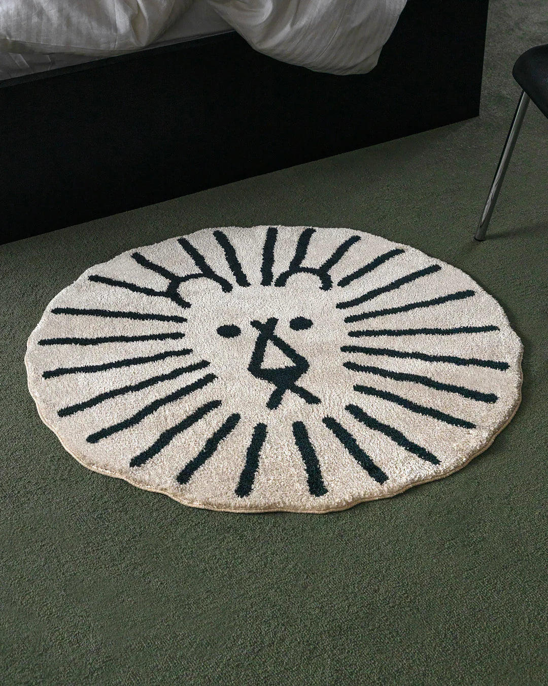 Lion Rug - BLACK LINE ON IVORY - Warmgrey Tail