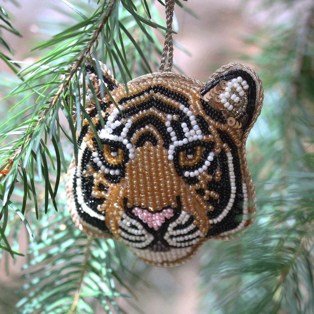 Embroidered pendant light - Tiger